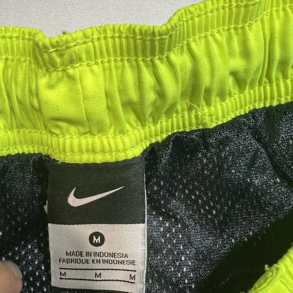 Nike Mens Swim Trunks Shorts Size M Medium Neon Green Volts Mesh Lined Pockets